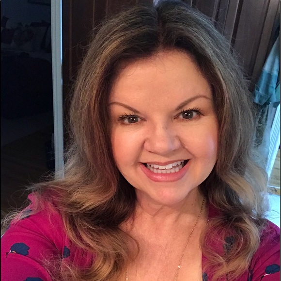 Meet your Posher, Lorraine - Picture 1 of 1